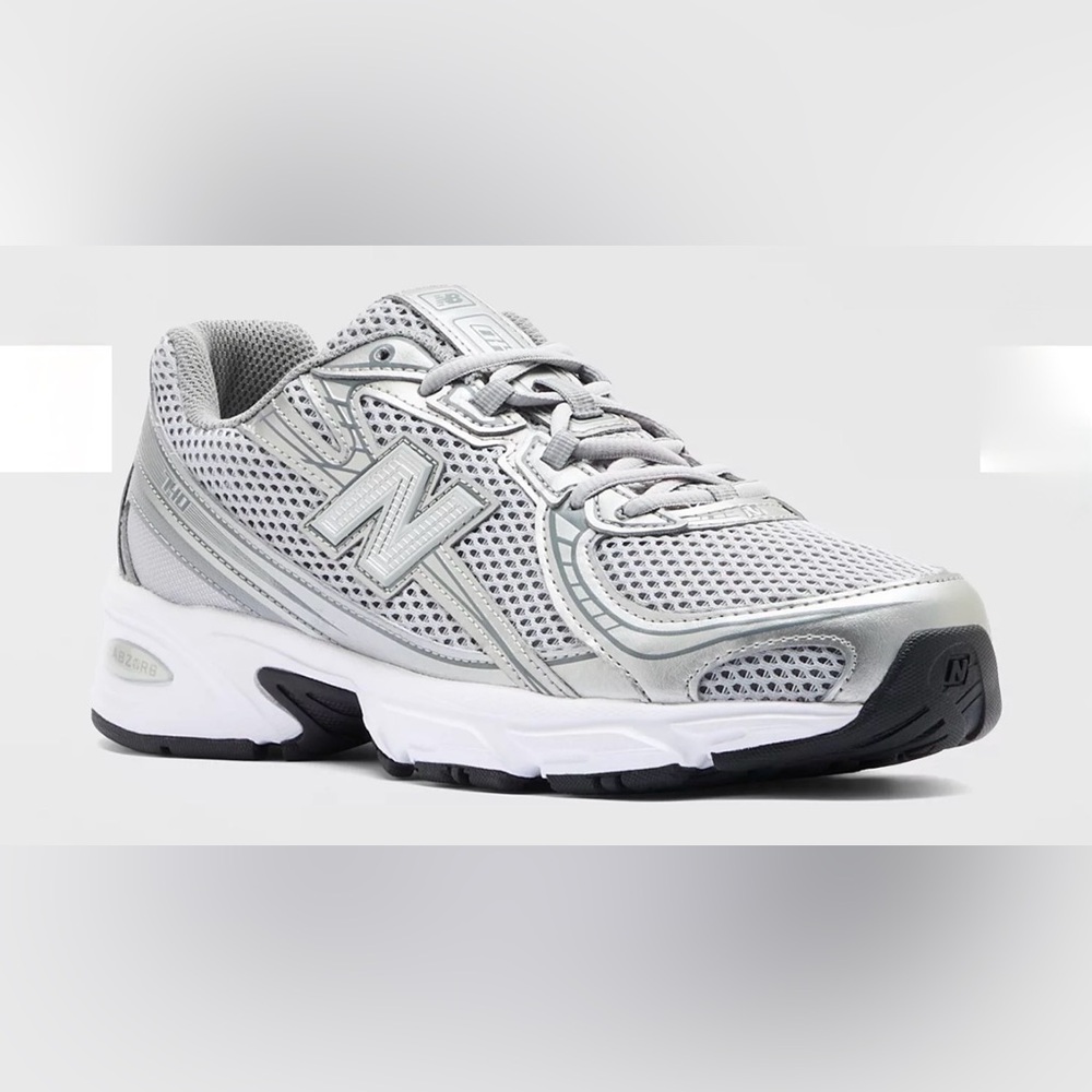New Balance Gray and White Women's Sneakers NEW! Women’s 7.5